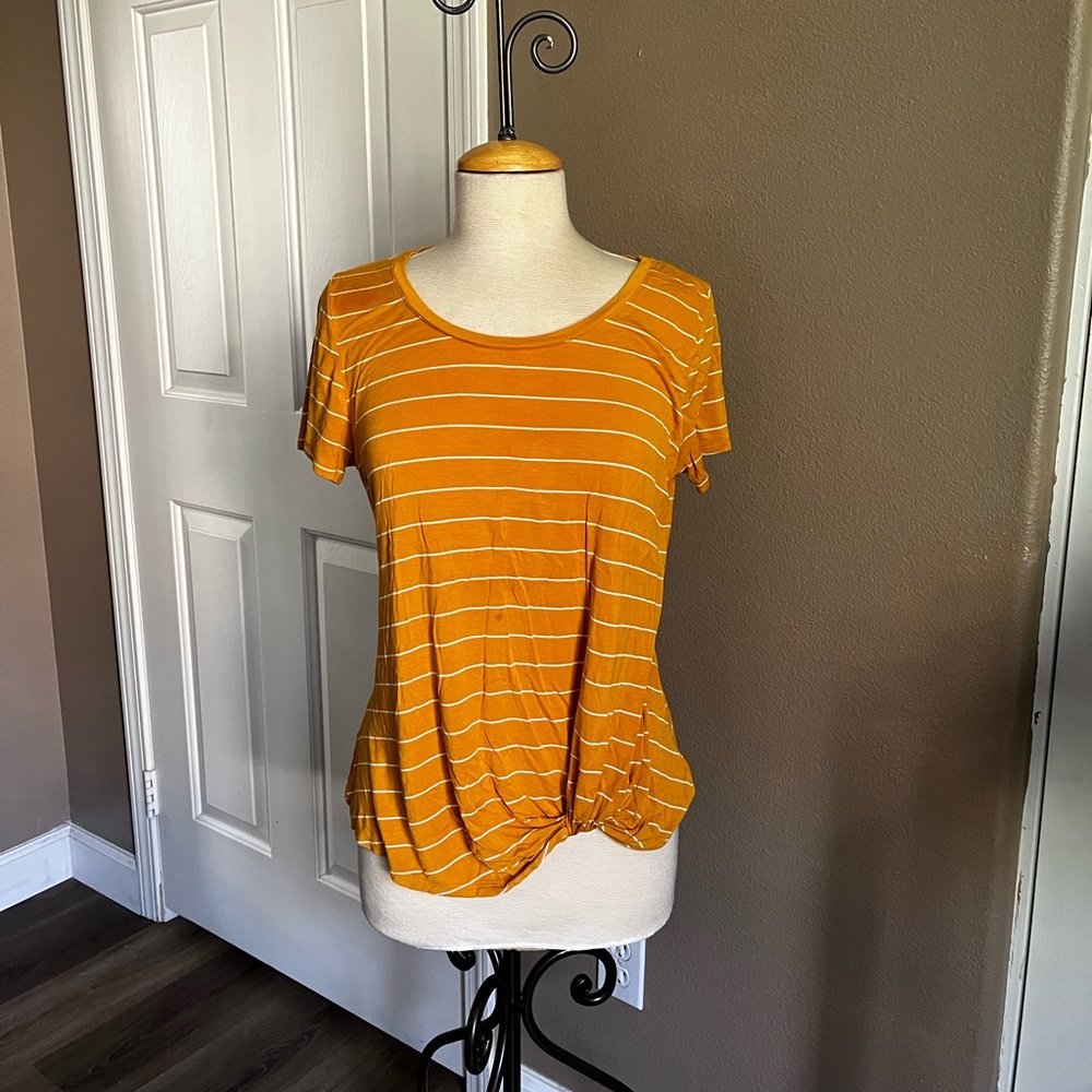 Nine Britton striped yellow tee